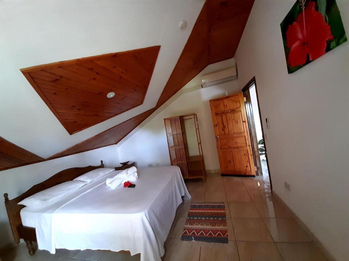 Отель La Source Self Catering Ла-Диг Экстерьер фото